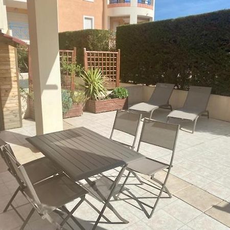 Апартаменты Appt 2 Pieces Port Frejus - Mega Terrasse + Garage Экстерьер фото