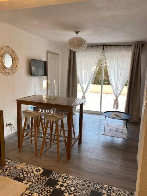 Апартаменты Appt 2 Pieces Port Frejus - Mega Terrasse + Garage Экстерьер фото