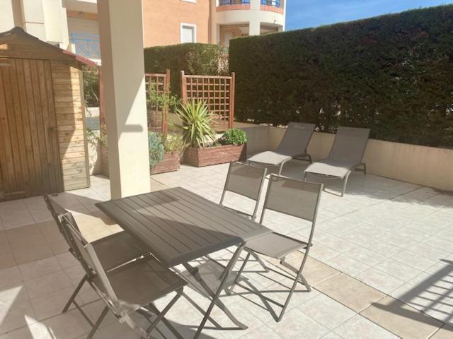 Апартаменты Appt 2 Pieces Port Frejus - Mega Terrasse + Garage Экстерьер фото