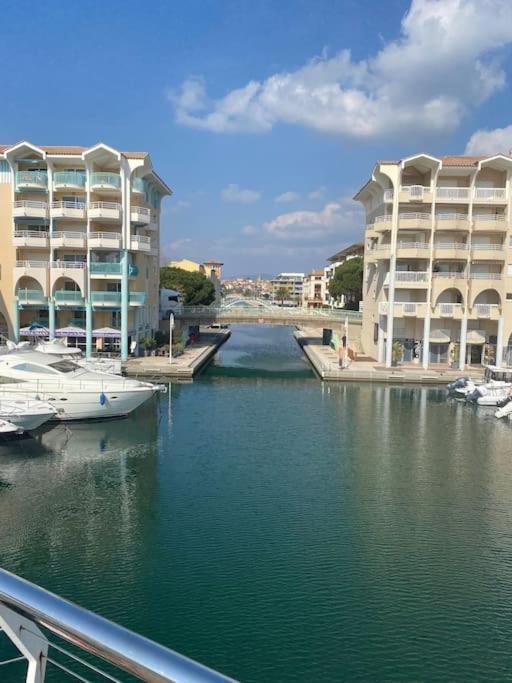 Апартаменты Appt 2 Pieces Port Frejus - Mega Terrasse + Garage Экстерьер фото