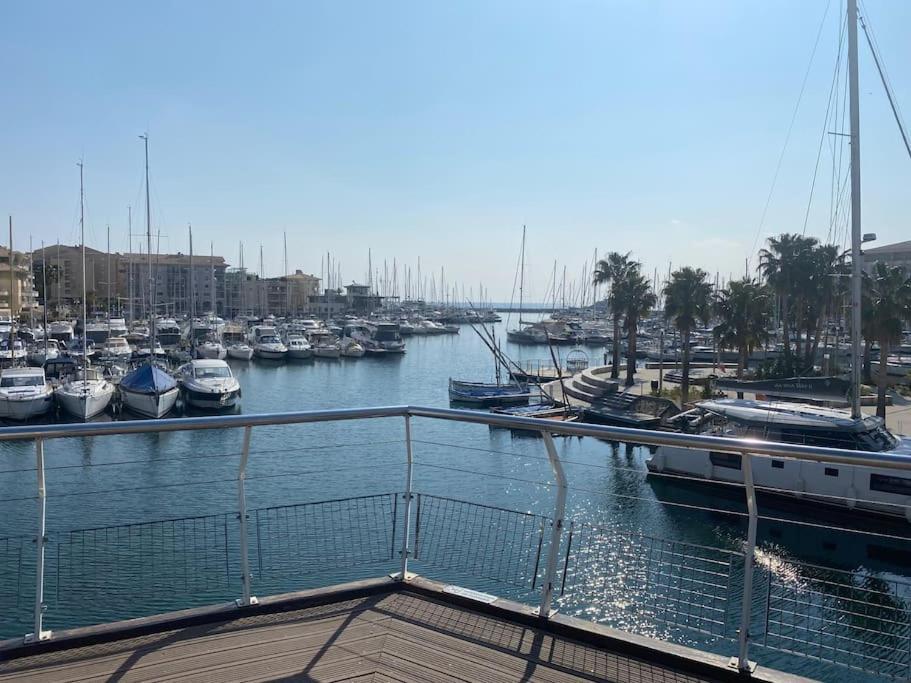 Апартаменты Appt 2 Pieces Port Frejus - Mega Terrasse + Garage Экстерьер фото