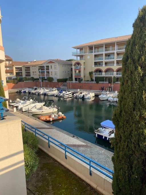 Апартаменты Appt 2 Pieces Port Frejus - Mega Terrasse + Garage Экстерьер фото